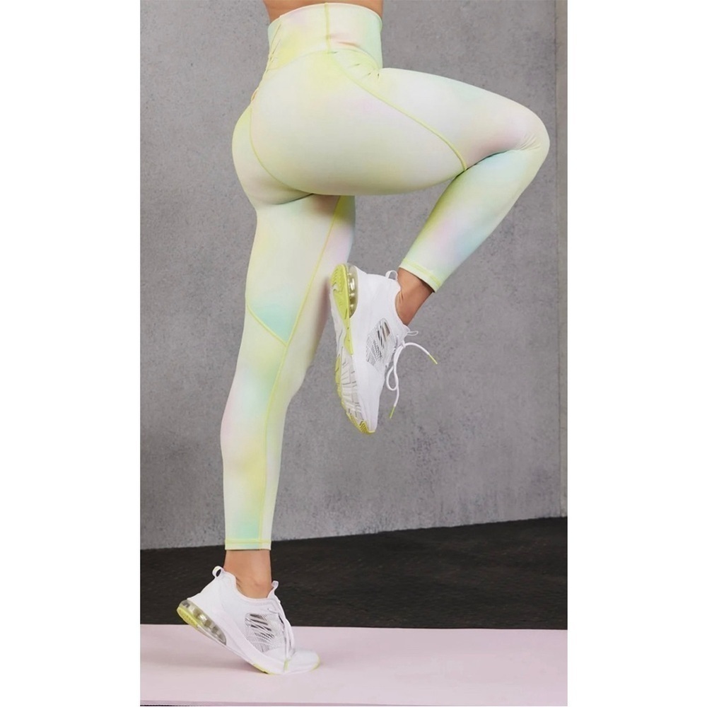 Fabletics Boost PowerHold High-Waisted 7/8 Legging, Blur/Lemon Crème - Picture 5 of 14